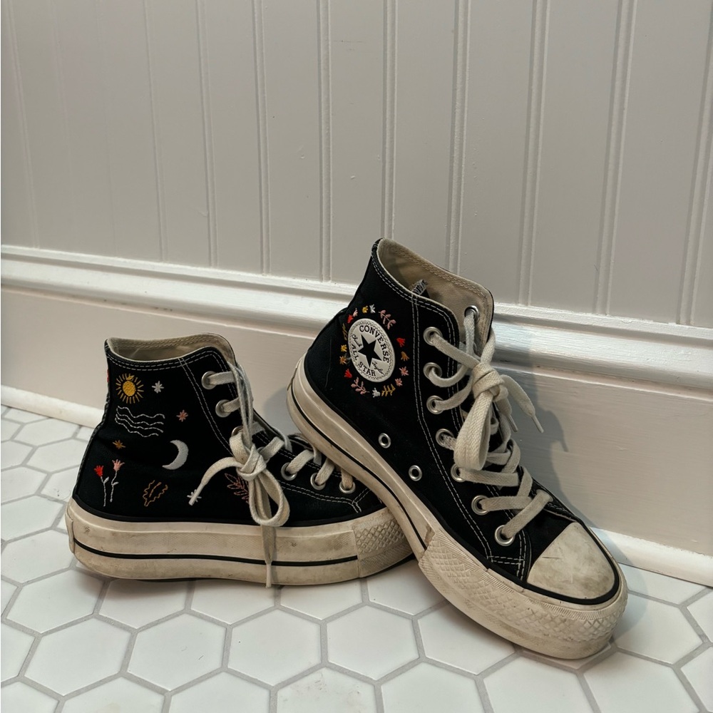 Embroidered Platform Converse
